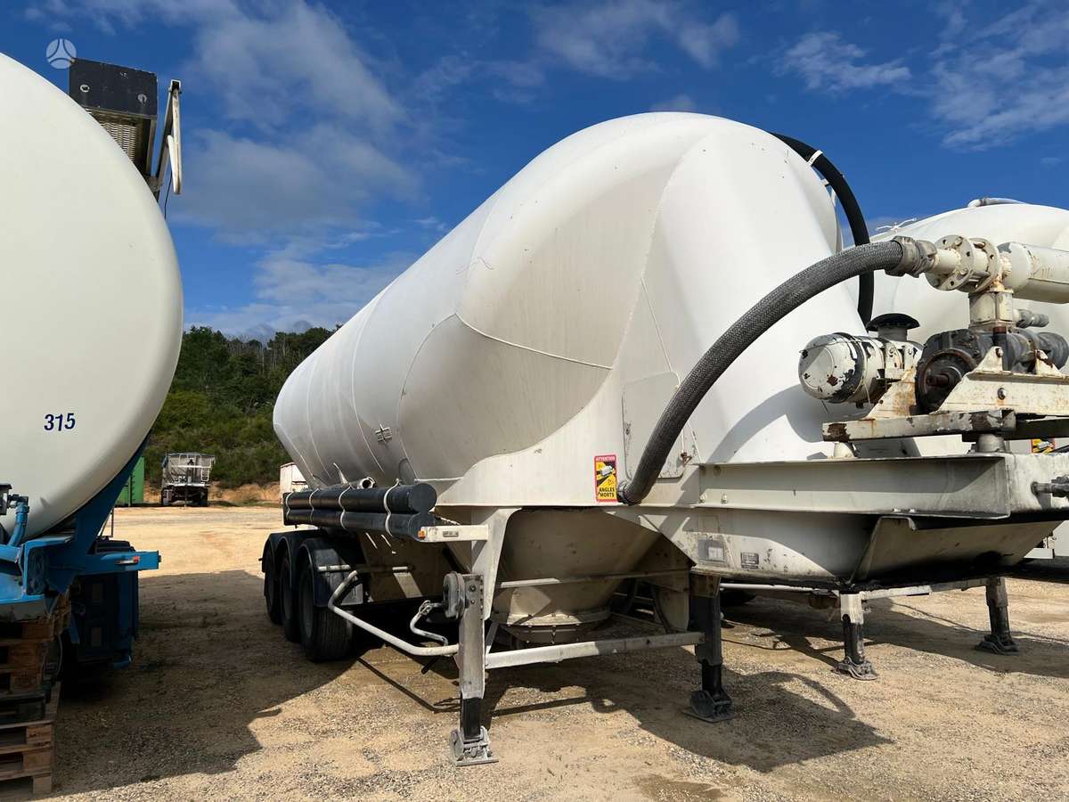 Spitzer S2400F, tanker