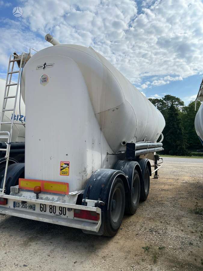 Spitzer S2400F, cisternas