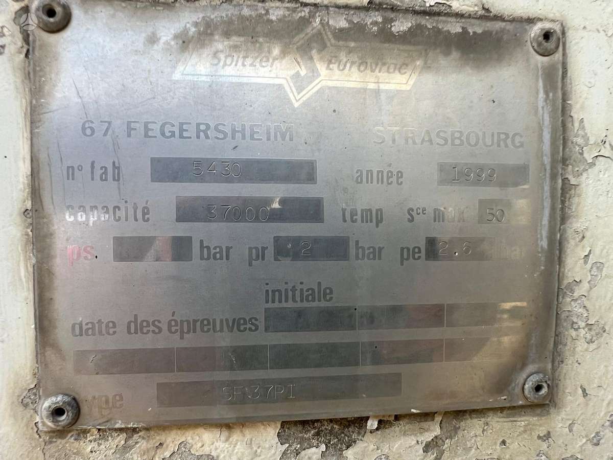 Spitzer S2400F, цистерны