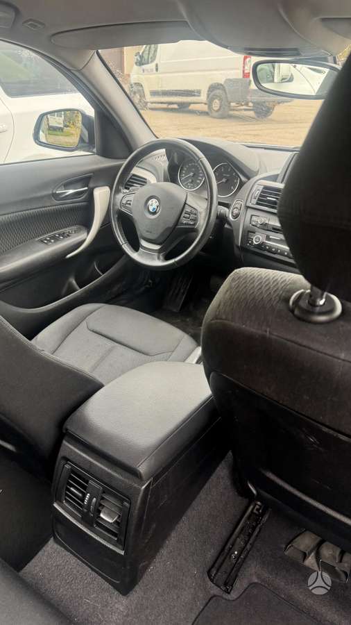 BMW 118, hatchback