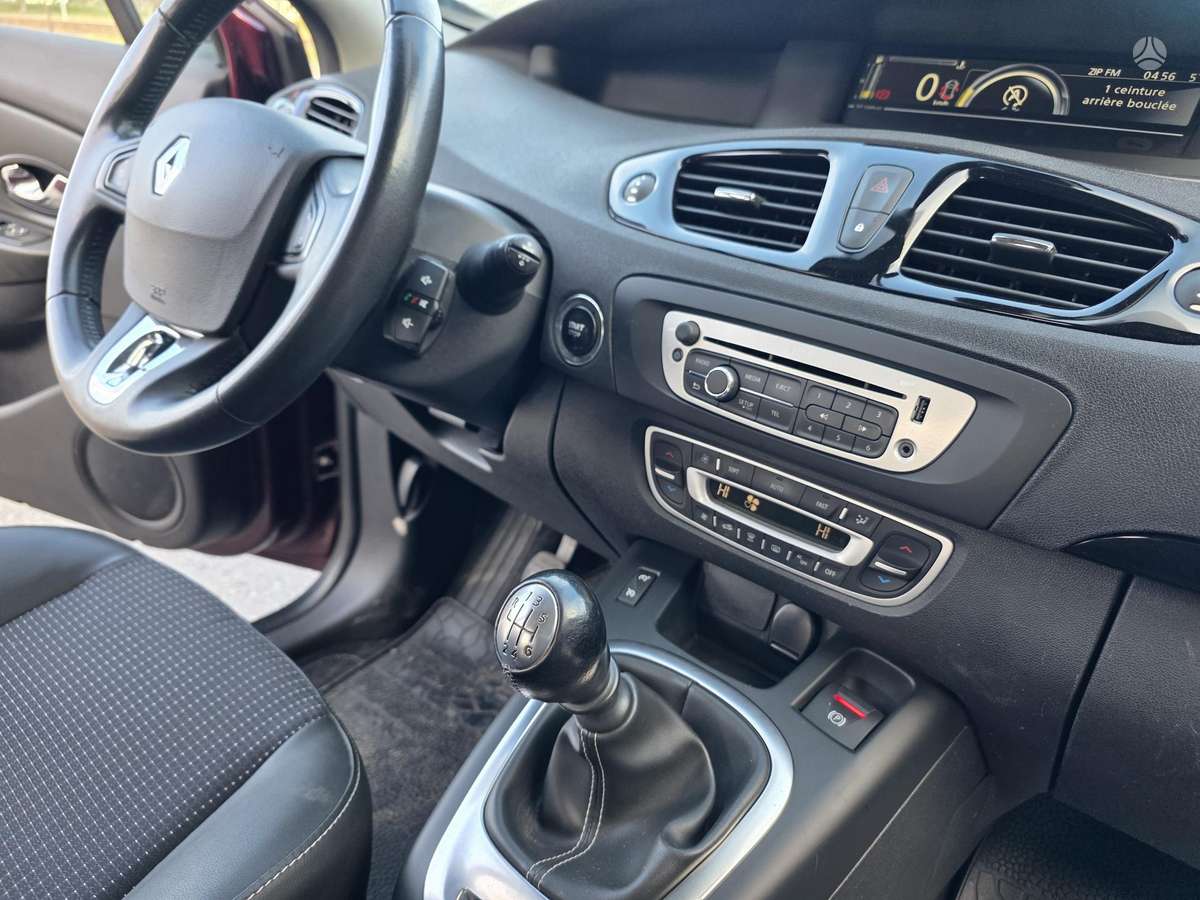 Renault Scenic 2014 — photo 18
