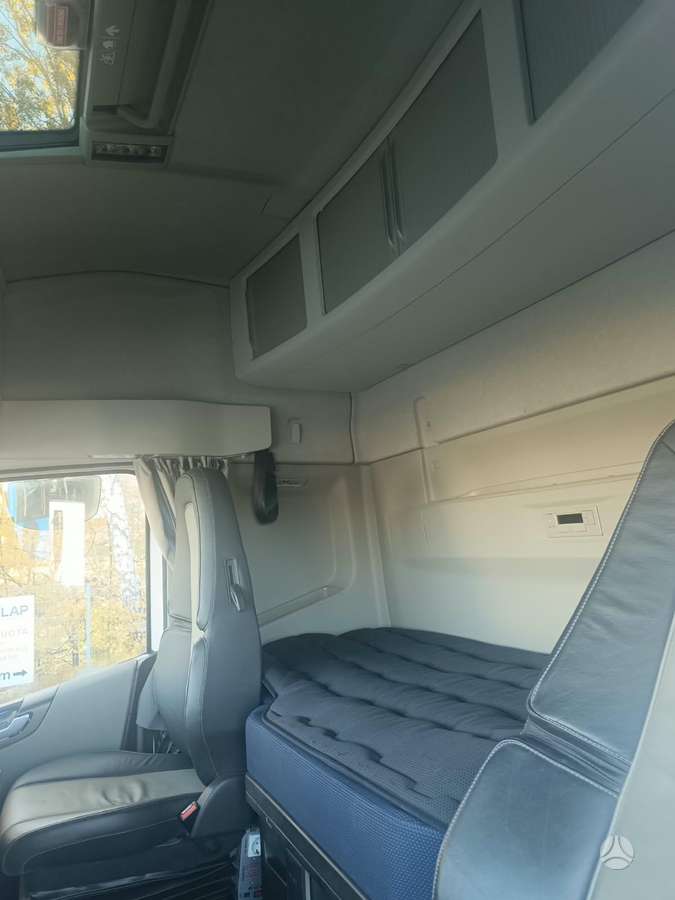 Volvo FH500, single sleeper