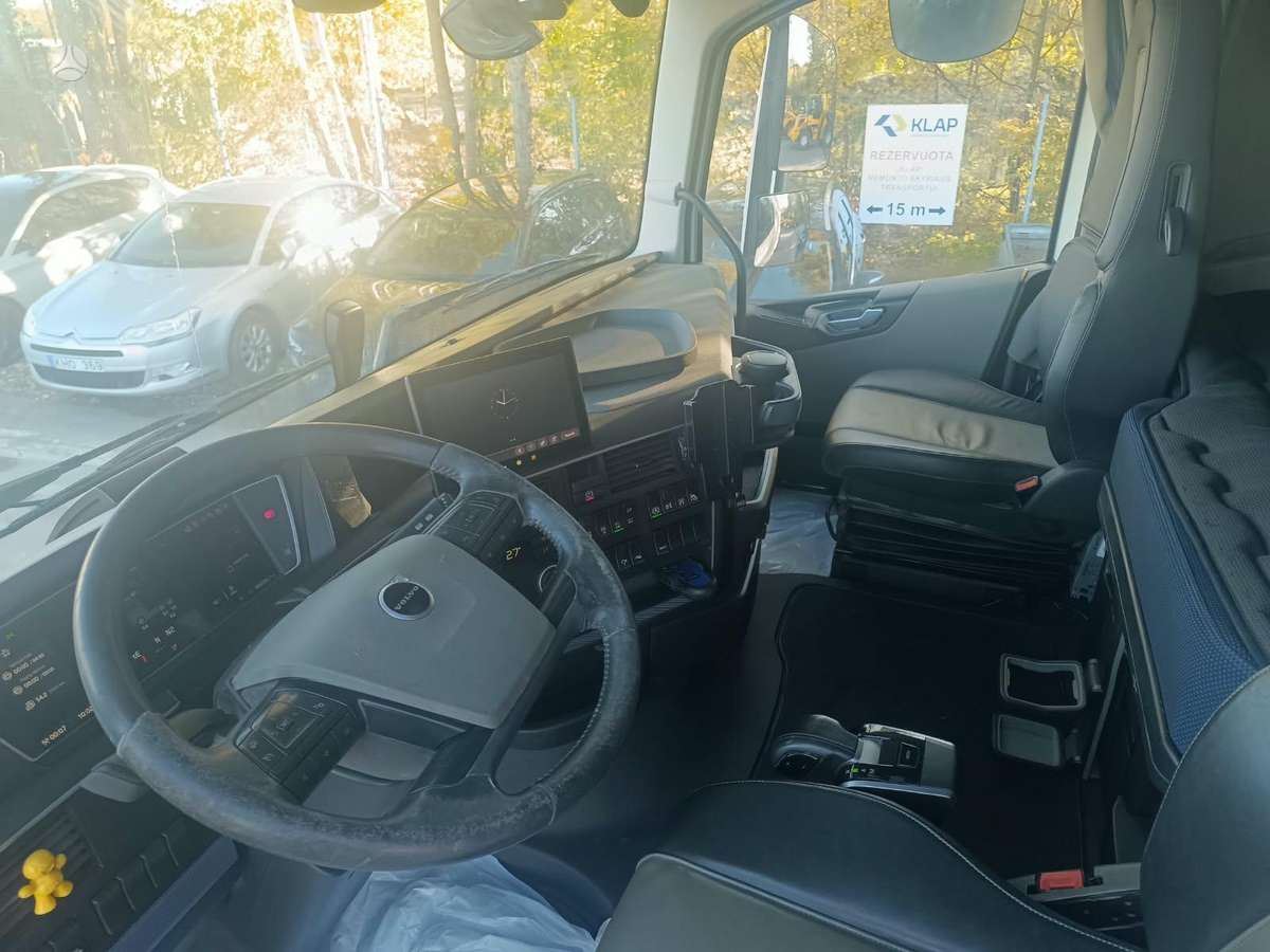 Volvo FH500, single sleeper