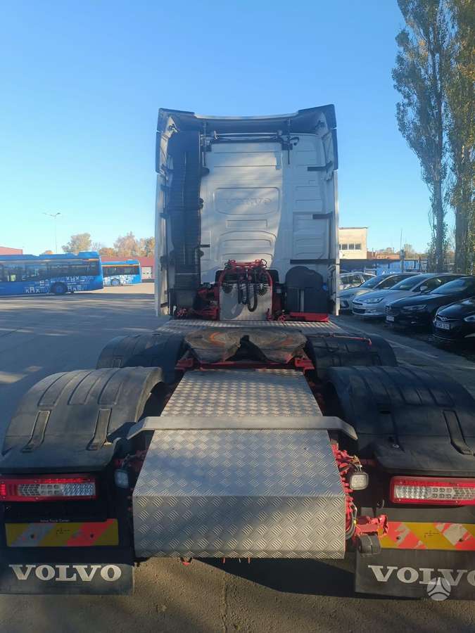 Volvo FH500, single sleeper