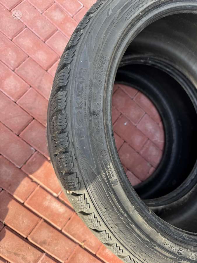 Nokian, всесезонные 275/40 R20