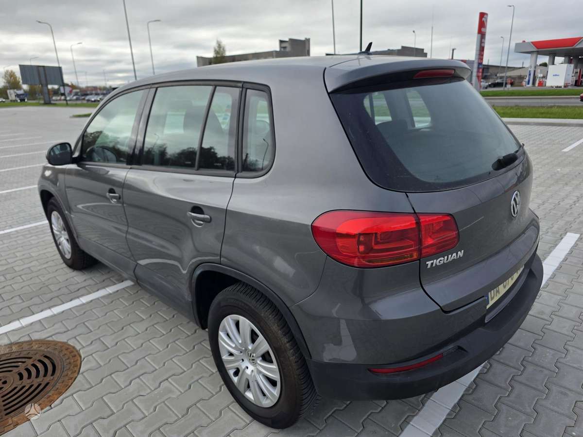Volkswagen Tiguan 2013 — rear view
