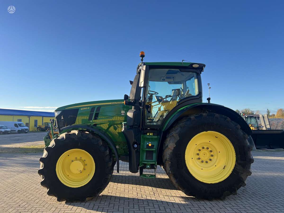 John Deere 6250R, tractors