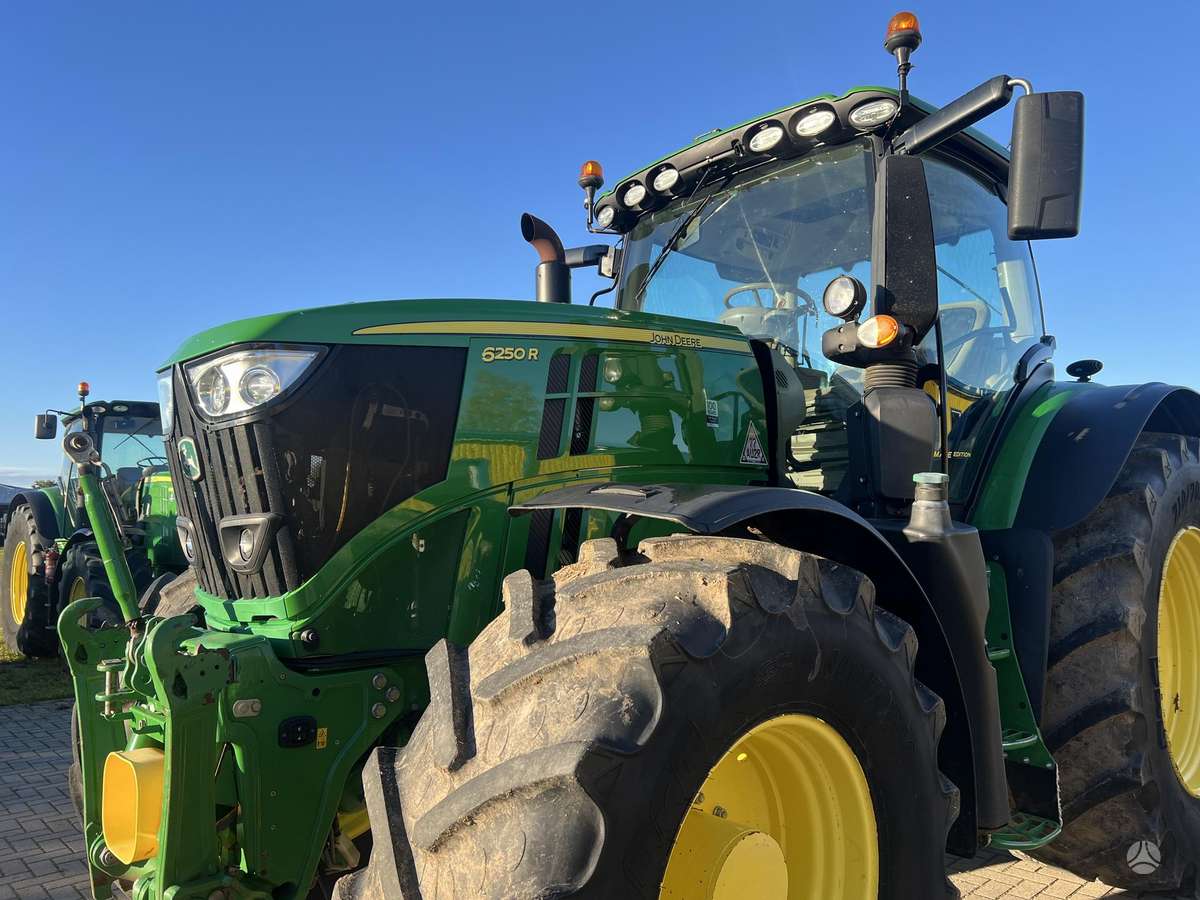 John Deere 6250R, tractors
