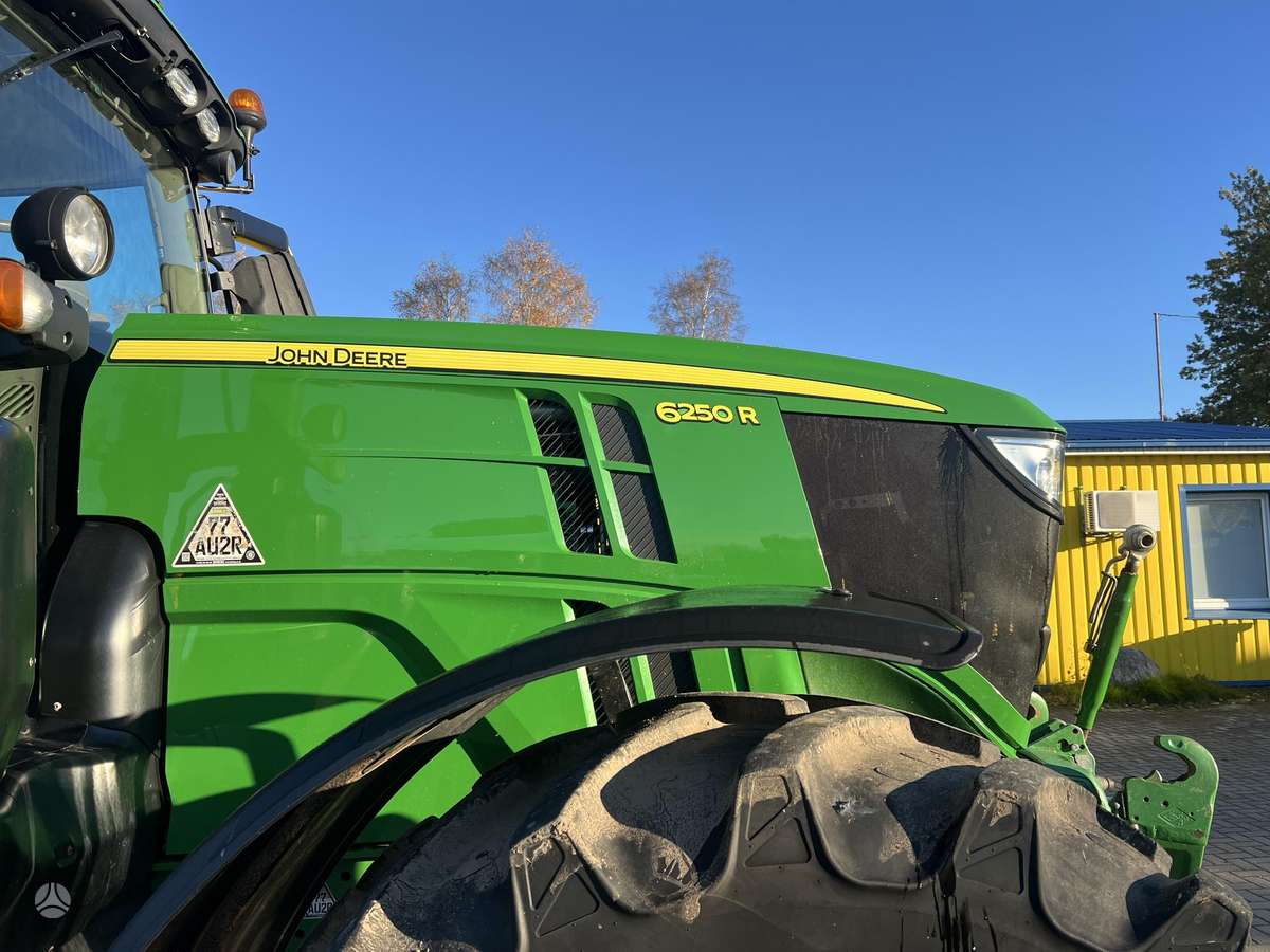 John Deere 6250R, traktoriai