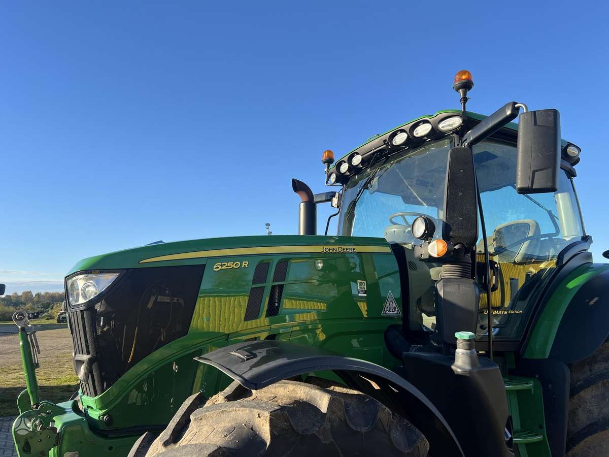 John Deere 6250R, tractors