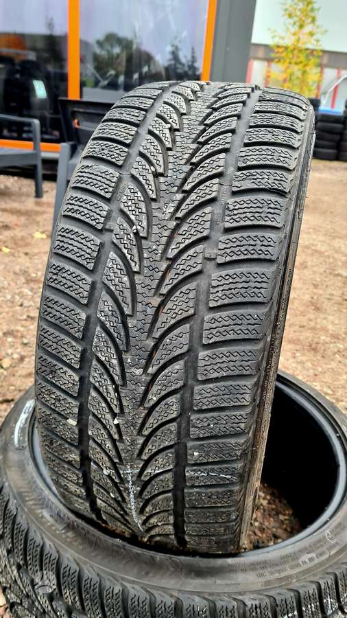 Nokian, зимние 235/35 R19