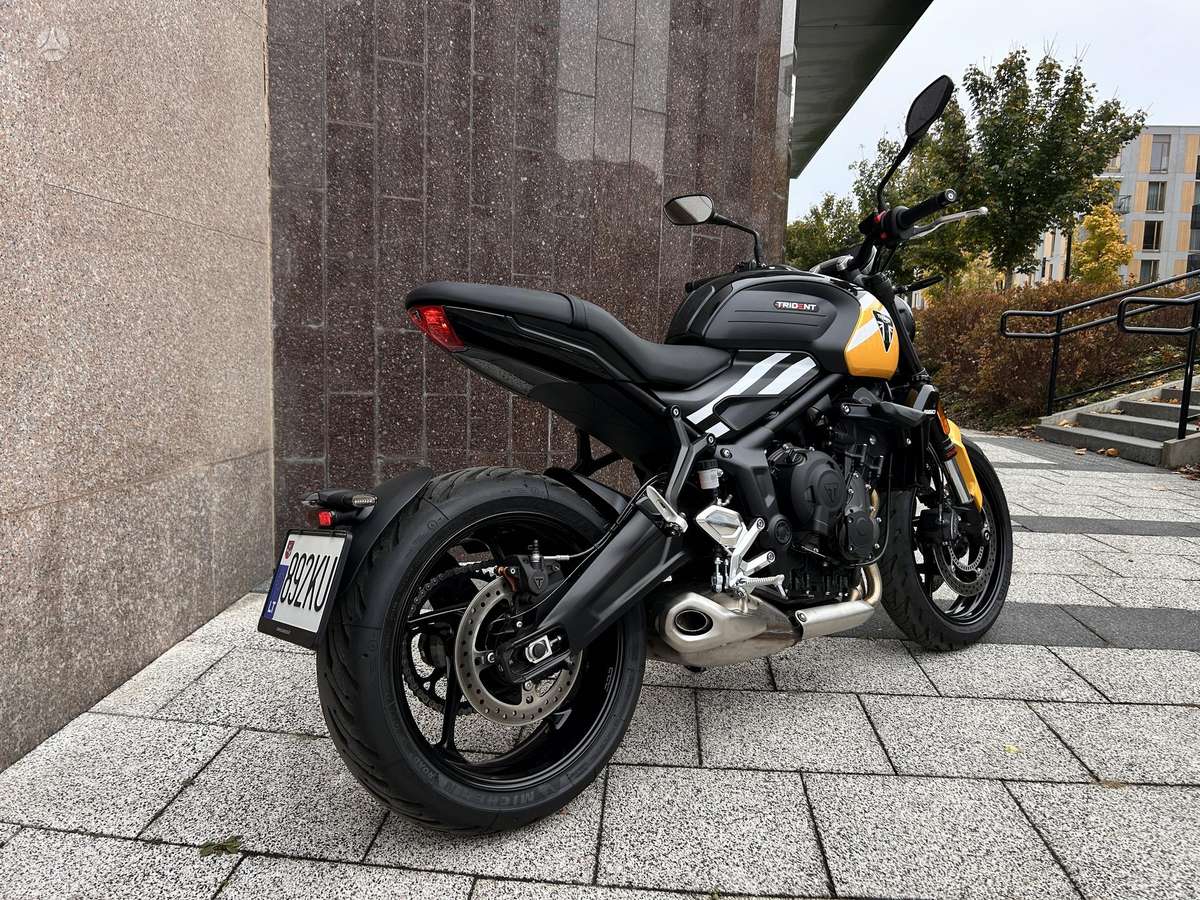 Triumph Trident 660cc, street / классические