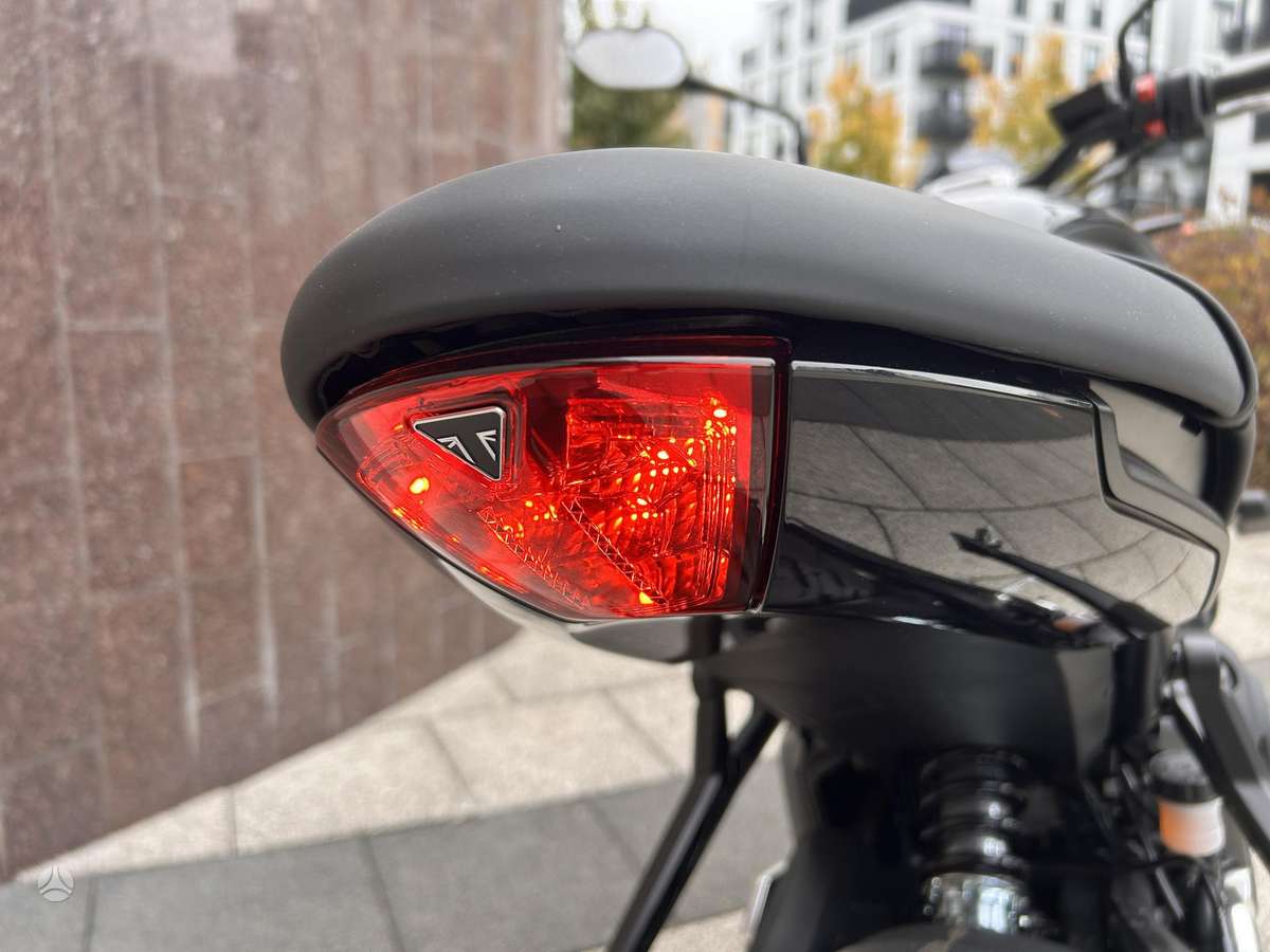 Triumph Trident 660cc, street / классические