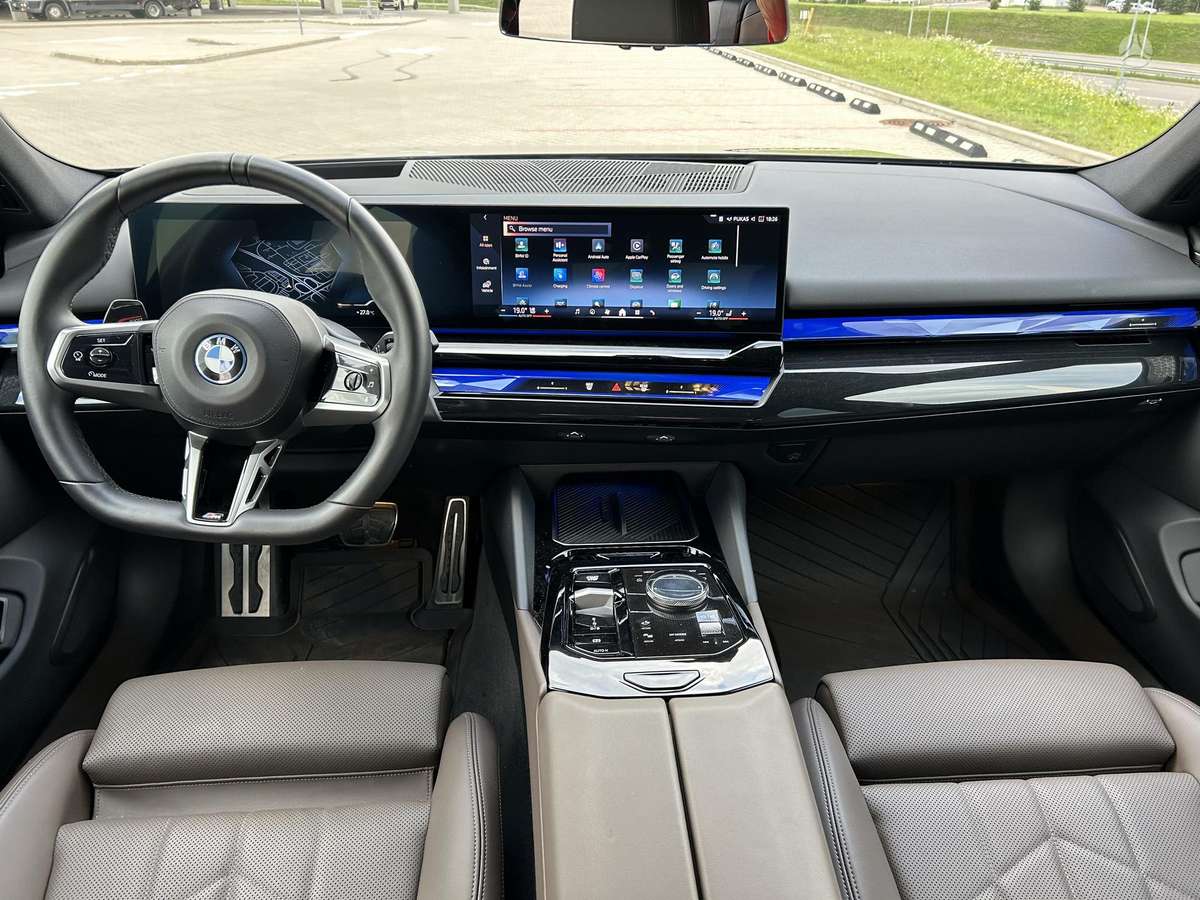 BMW i5, Седан