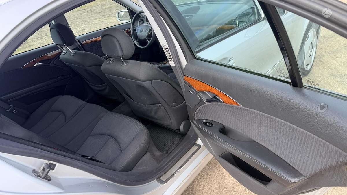 Mercedes-Benz E220, 2.2 l., Седан