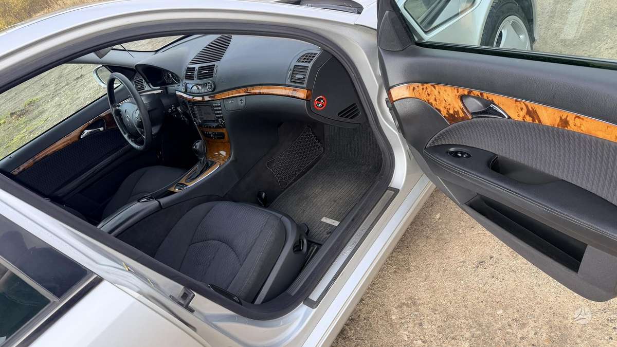 Mercedes-Benz E220, 2.2 l., Седан