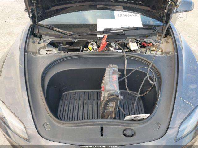 Tesla Model 3, hečbekas