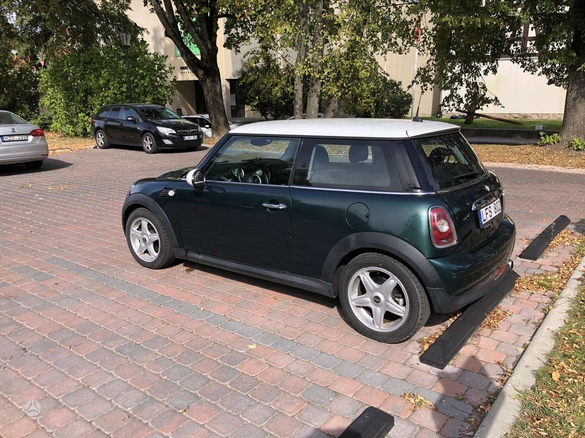 Mini Cooper, 1.6 l., hatchback