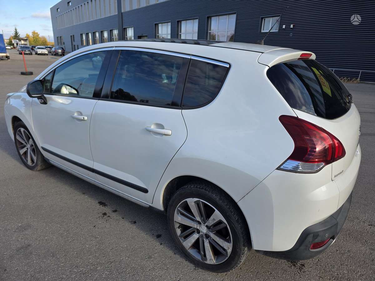 Peugeot 3008 2014 — вигляд ззаду