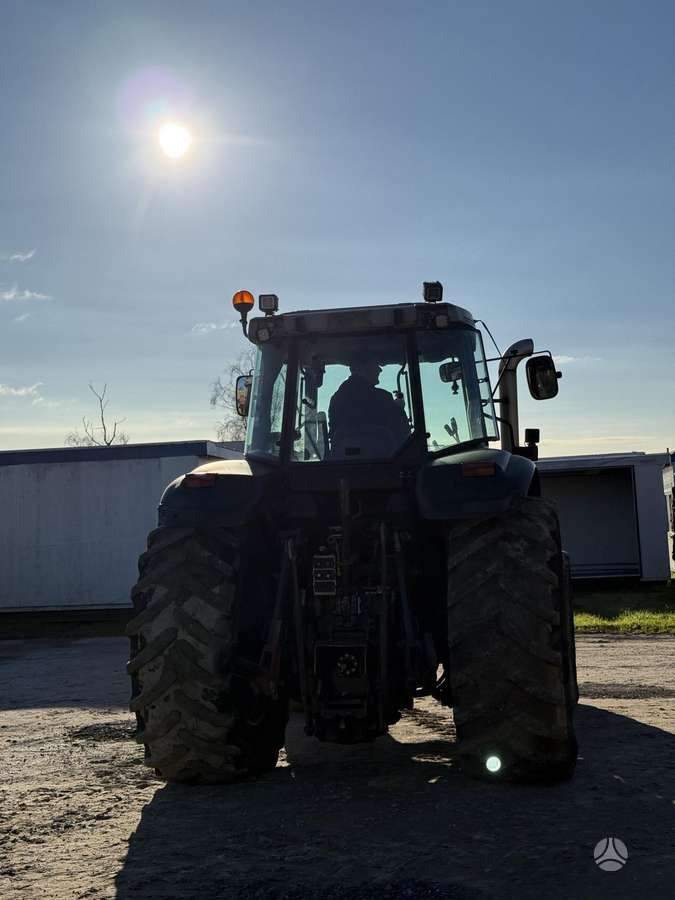 Massey Ferguson 8220, tractors