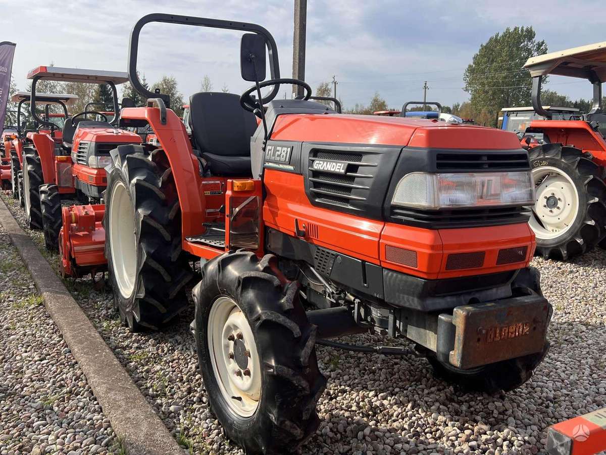 Kubota ĮVAIRIŲ MODELIŲ, тракторы