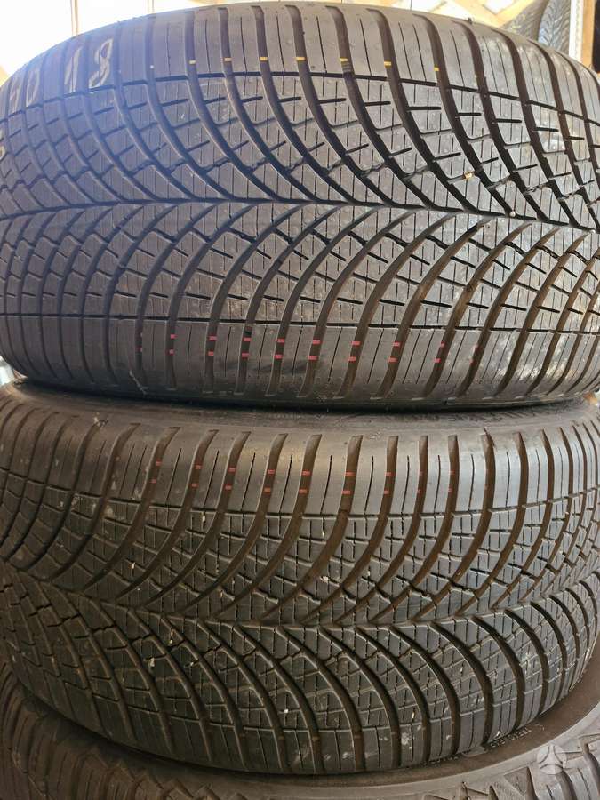 Goodyear Vector 4 Seasons, всесезонные 225/40 R18