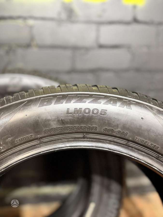 Bridgestone Blizzak LM005, winter 235/55 R18