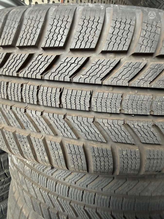 Continental, зимние 225/45 R18