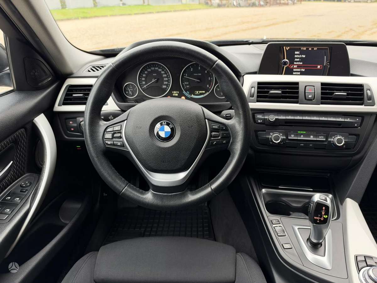 BMW 320, sedanas