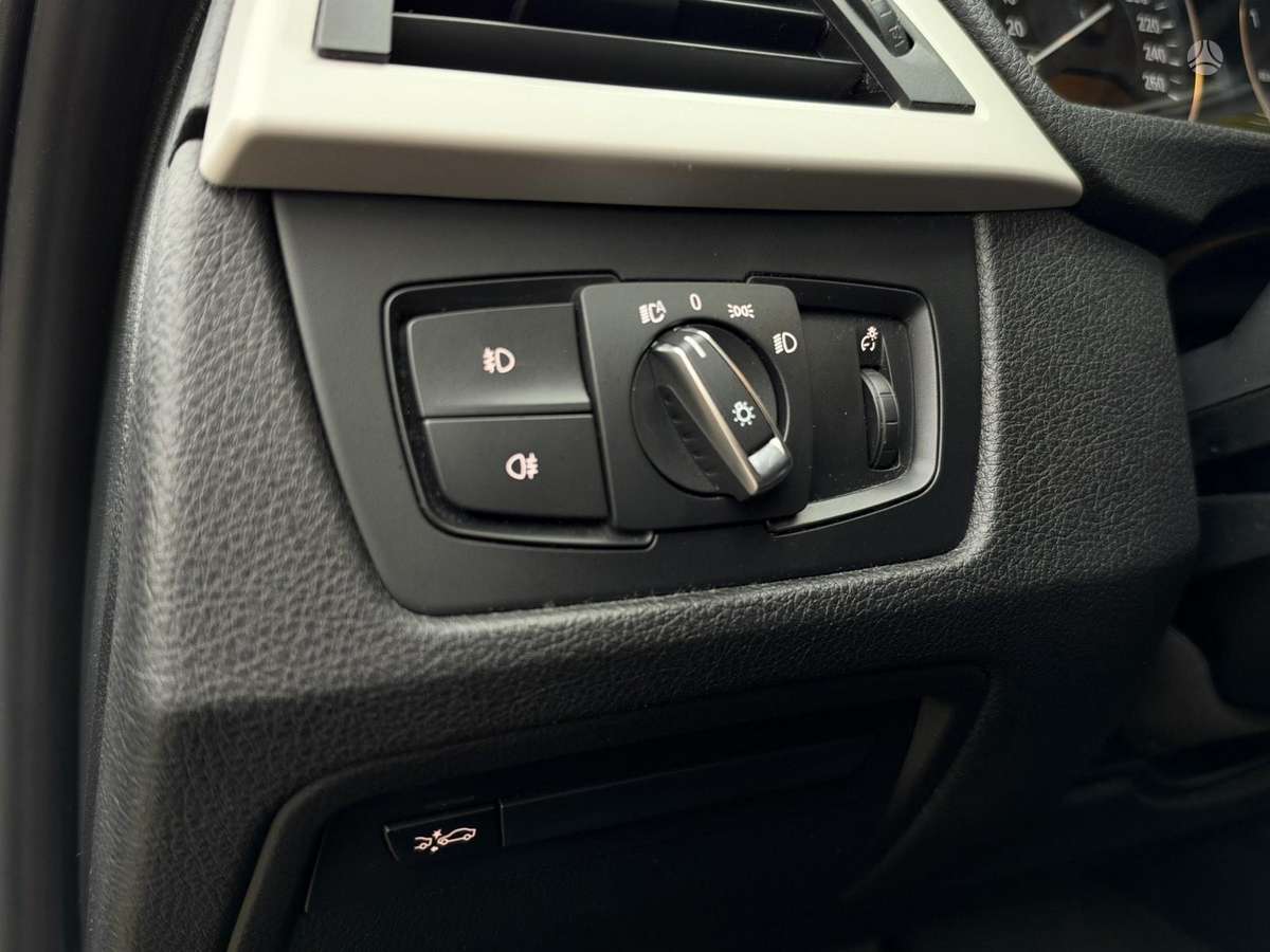 BMW 320, sedanas