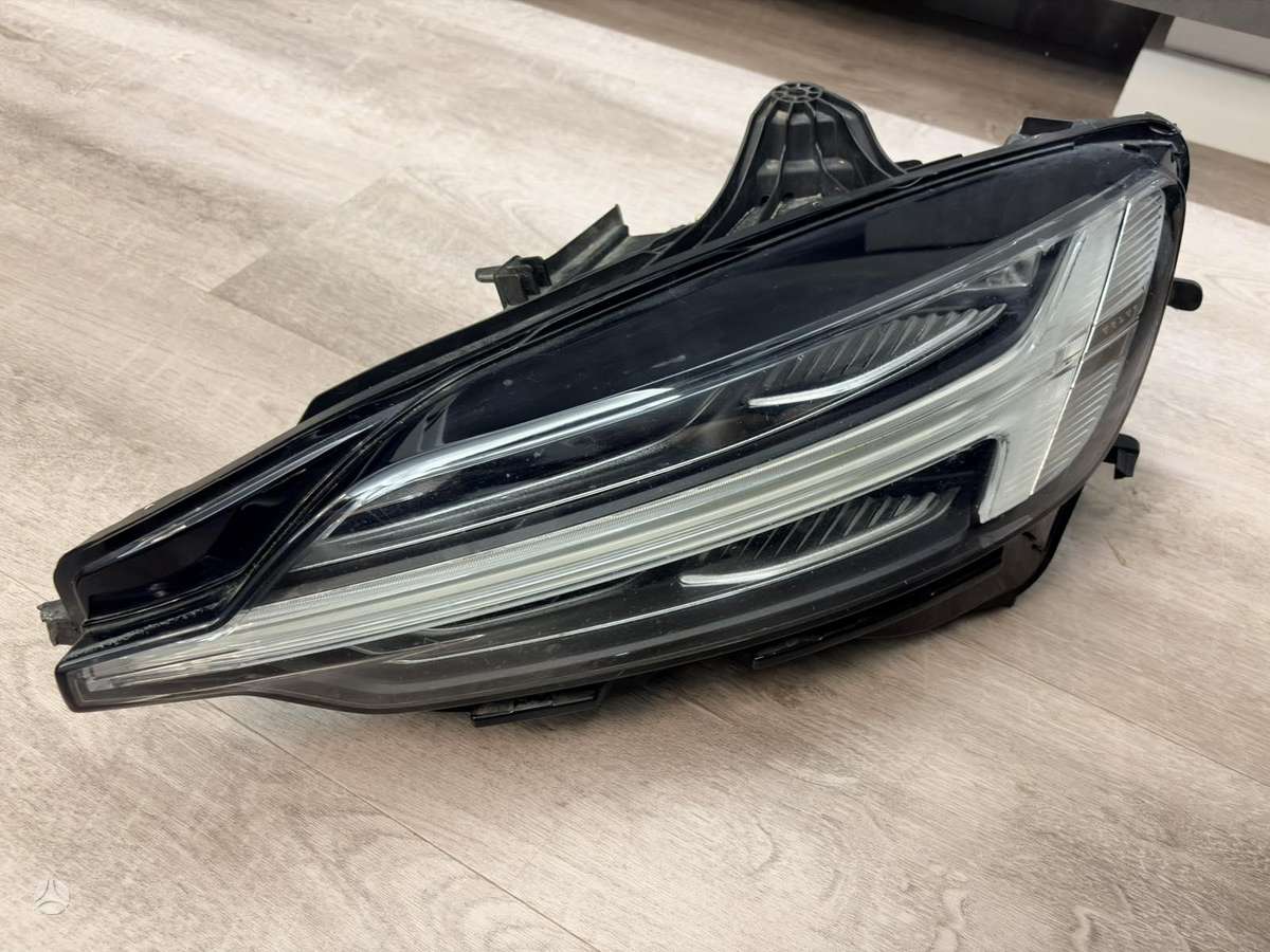 Volvo S60 Kairė usa full led 550e kairė europa mid led klijuota 200e de