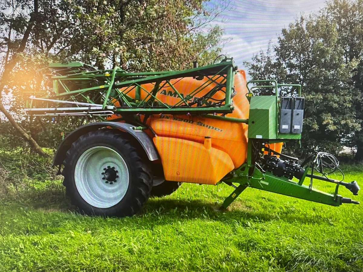 Amazone UX5200, sprayers