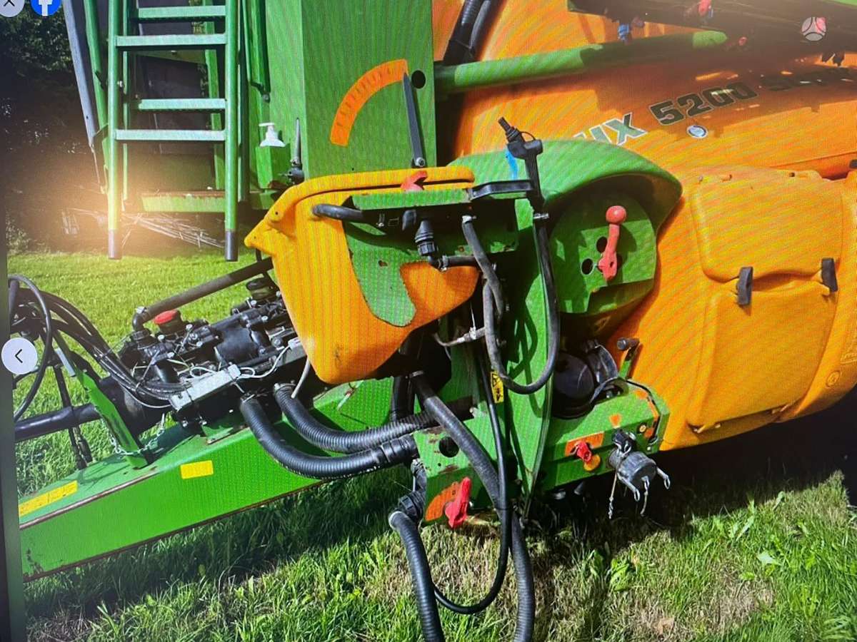 Amazone UX5200, sprayers