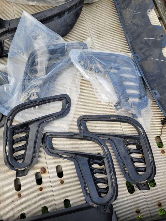 Dodge Durango dzinēja detaļas