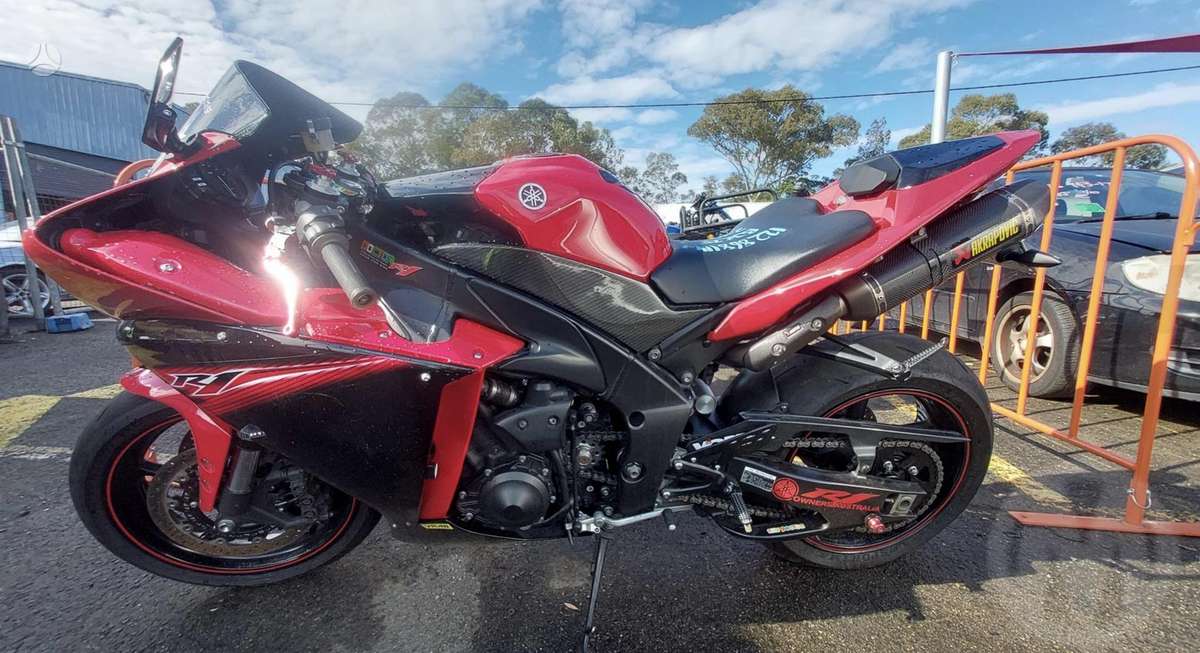 Yamaha R1, superbikes