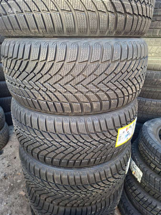 Austone, winter 245/40 R19
