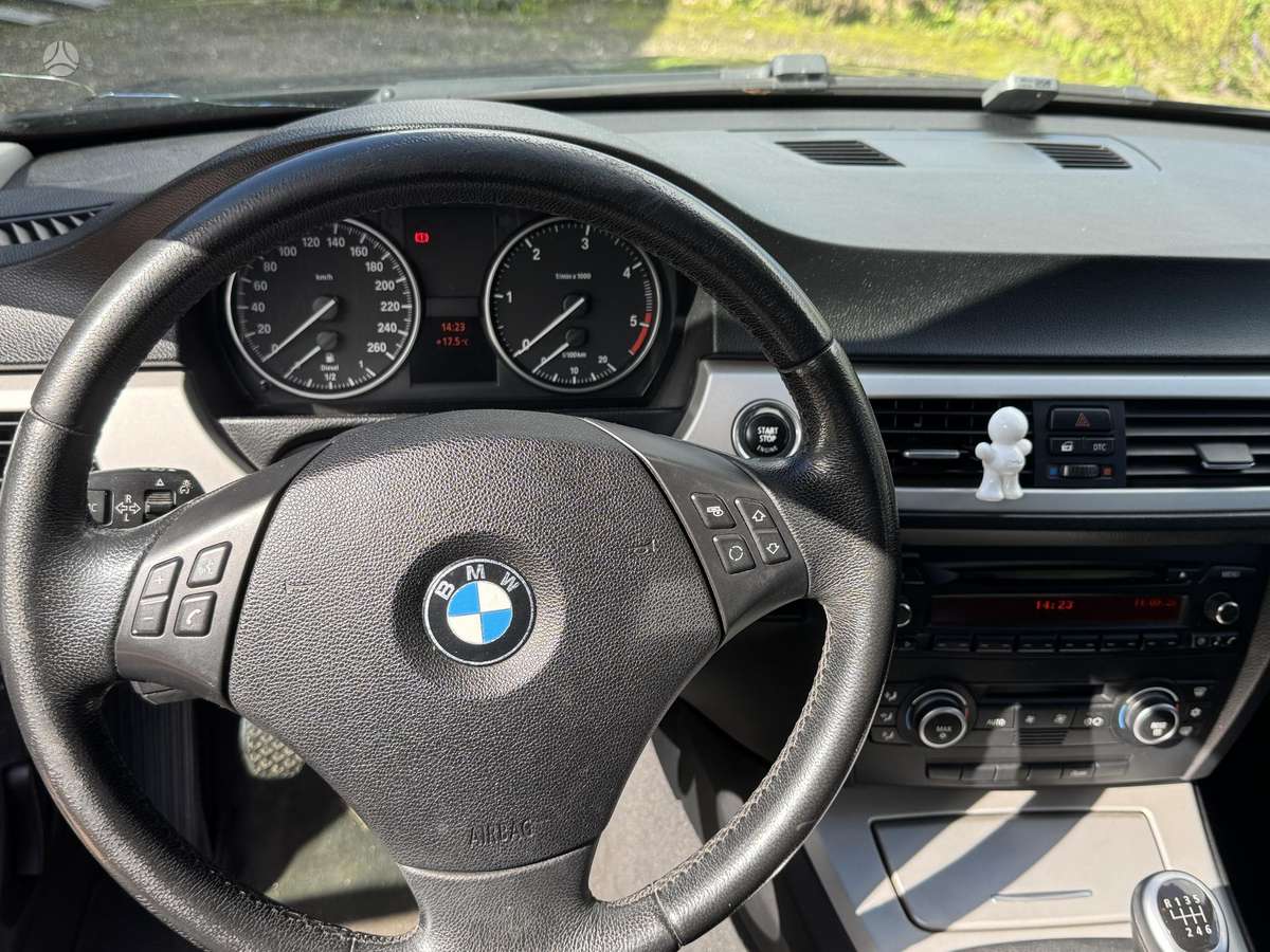 BMW 320, Универсал