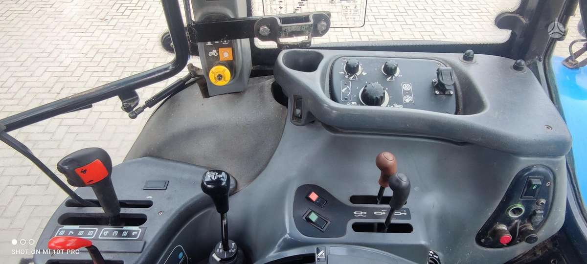 New Holland TS 115, traktoriai