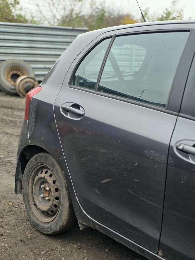 Toyota Yaris по частям