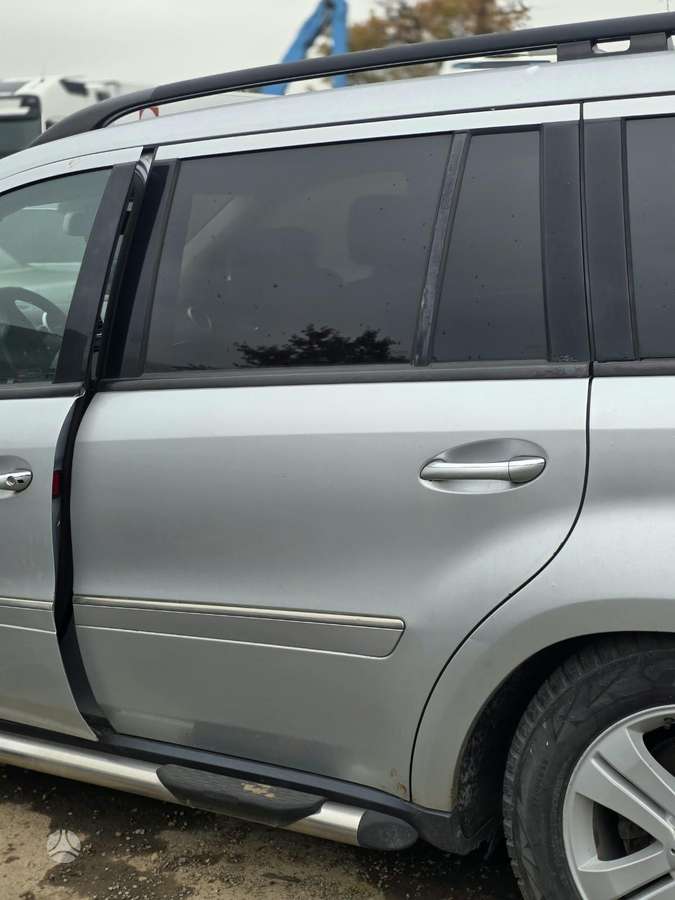 Mercedes-Benz GL420 dalimis