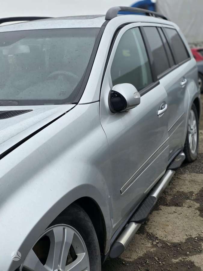 Mercedes-Benz GL420 dalimis