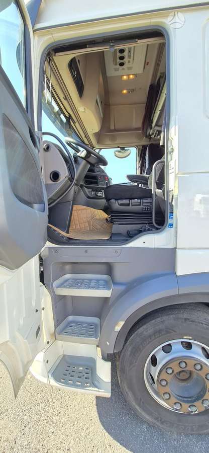 DAF XF 450, double sleeper
