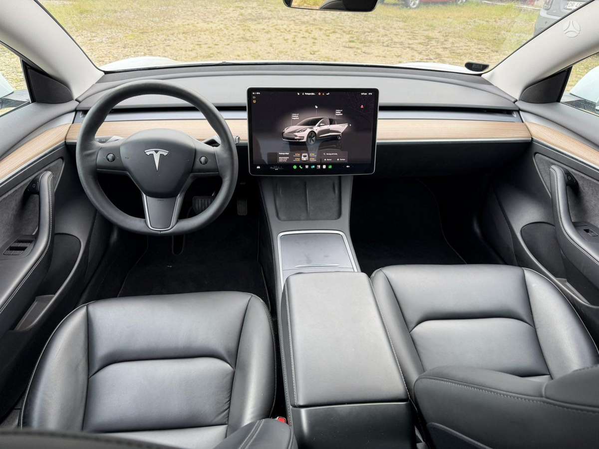 Tesla Model 3, hatchback