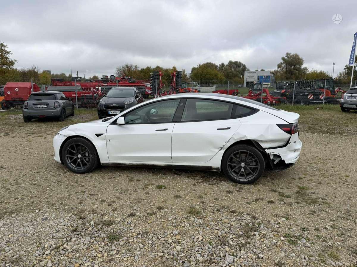 Tesla Model 3, hatchback