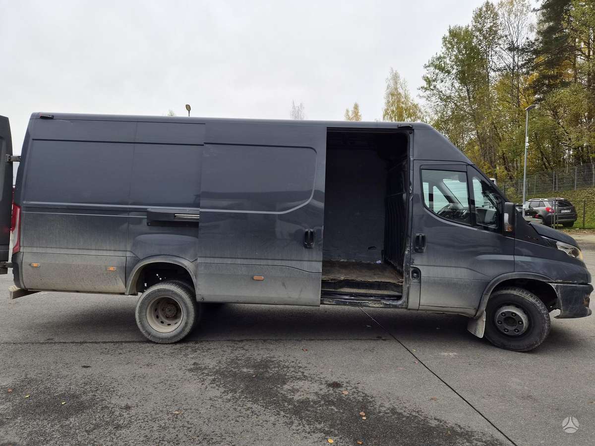 Iveco 70C18, kietašoniai