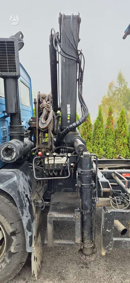 Volvo FL617, su kranu