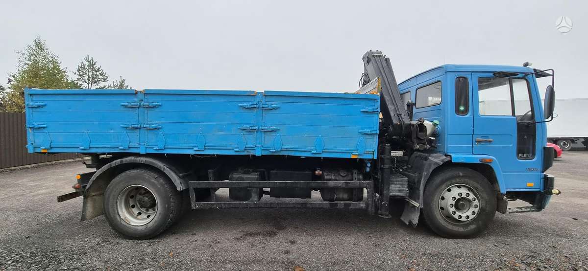 Volvo FL617, su kranu