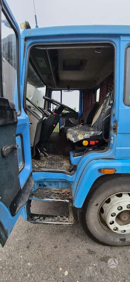 Volvo FL617, su kranu