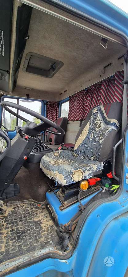 Volvo FL617, su kranu