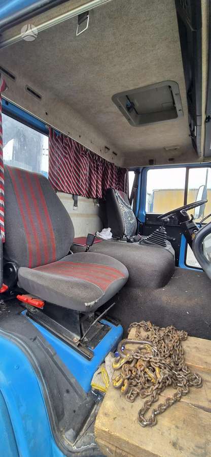 Volvo FL617, su kranu
